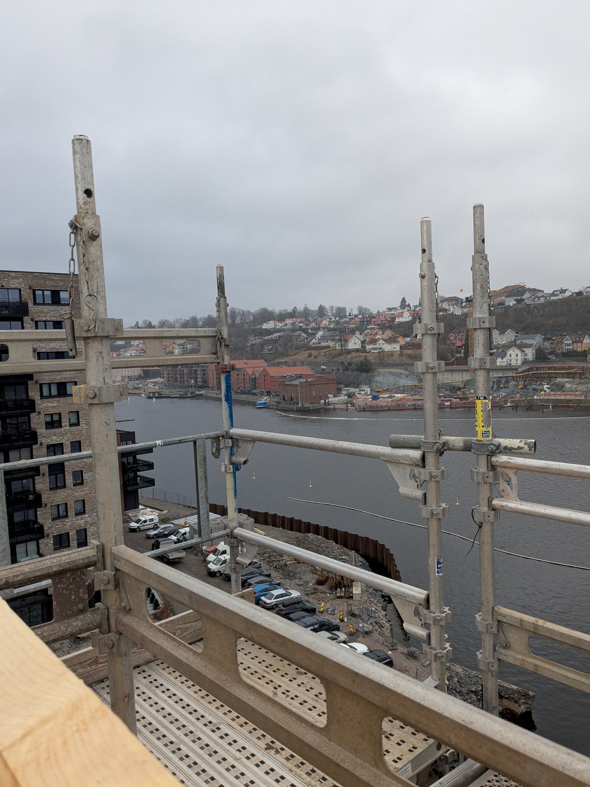 utsikt mot Skien sentrum fra niende etasje i bygg på Tømmerkaia.