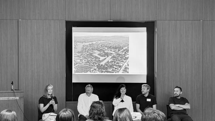 Jens Walter fra Mad arkitekter i panelsamtale om prosjektet Ibsenbiblioteket.