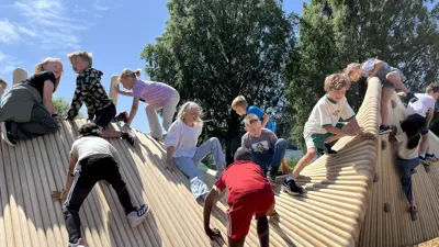 Vingen på plass på Bakkestranda