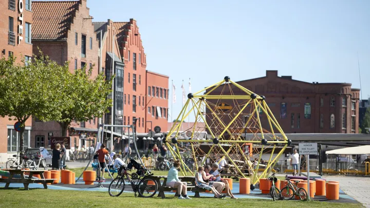 Bryggeparken aktivitetspark gir muligheter for lek og avslapping.