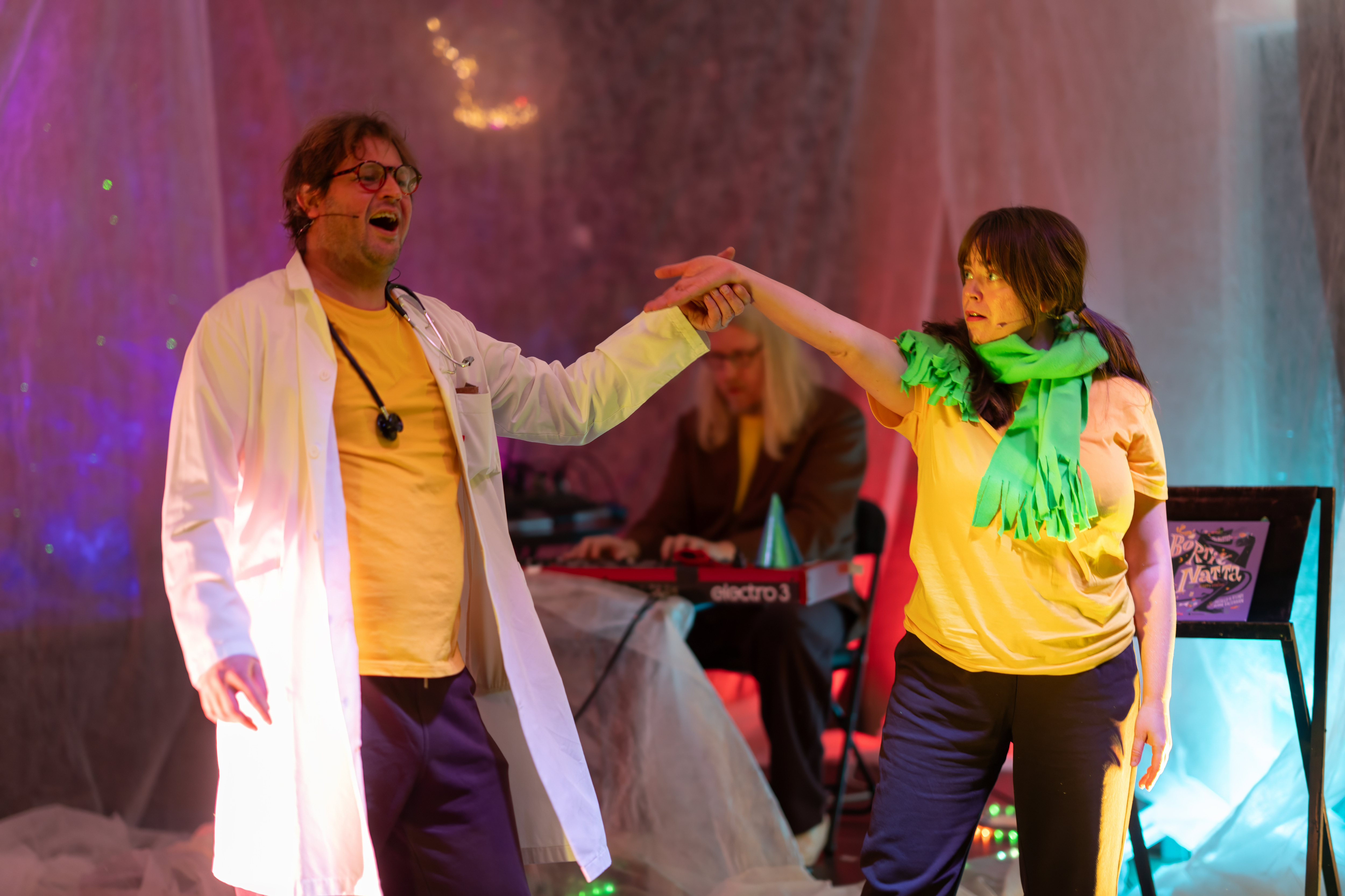 To skuespillere og en pianist.