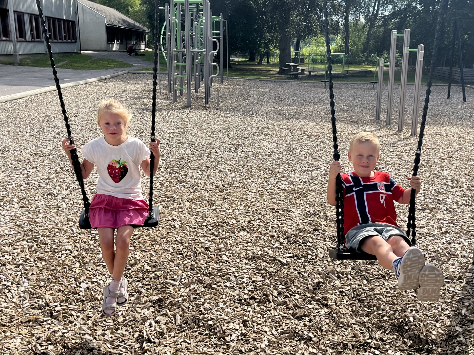 Adrian og Jenny er kjempeklare for skolestart